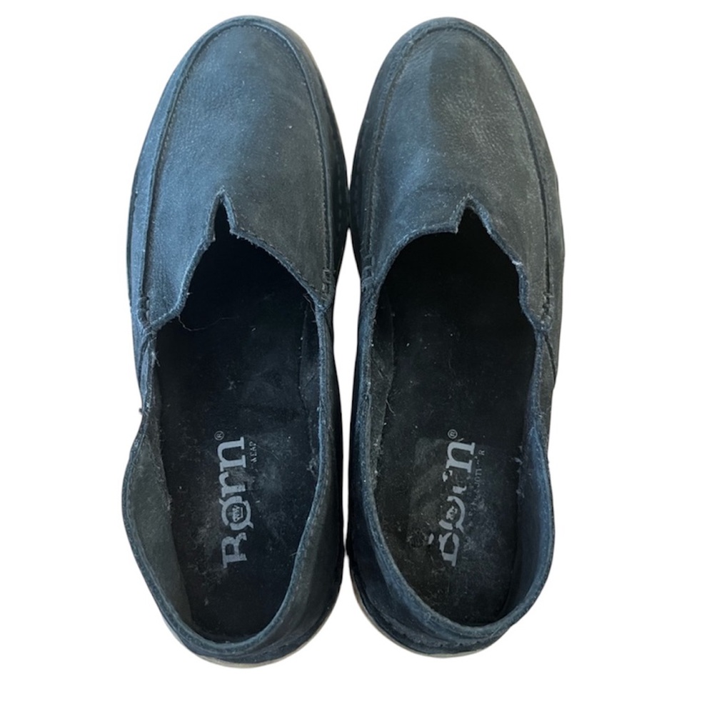BORN BRAND SIZE 9. Leather upper.